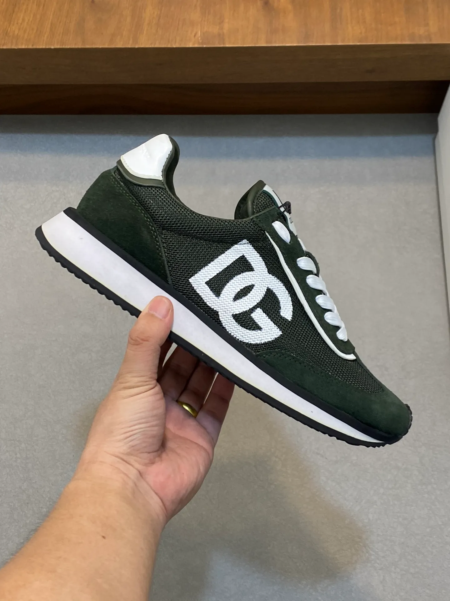 Men's Men's Shoes💰440【New Style】🐝🐝DG••New••Dolce&G*_dgDolce&G*_dgDolce & G*_dg 2024 Early Spring New Men's Lace-up Leather Casual Sports Shoes Made of imported suede cowhide spliced ​​with waterproof fabric, mixed and matched color design, a fashionable and energetic sports shoe that easily meets the needs of modern dressing and highlights the contemporary lifestyle style. The foot is fully lined with cowhide for greater comfort. The tongue and heel are decorated with logos. It is equipped with a rubber outsole. The heel and toe are wrapped to further protect our feet. It is a model worth buying! Size: 39-44 (customized at 38.45)
